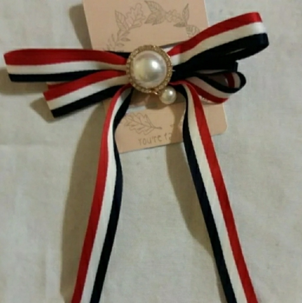 Pin bow broch